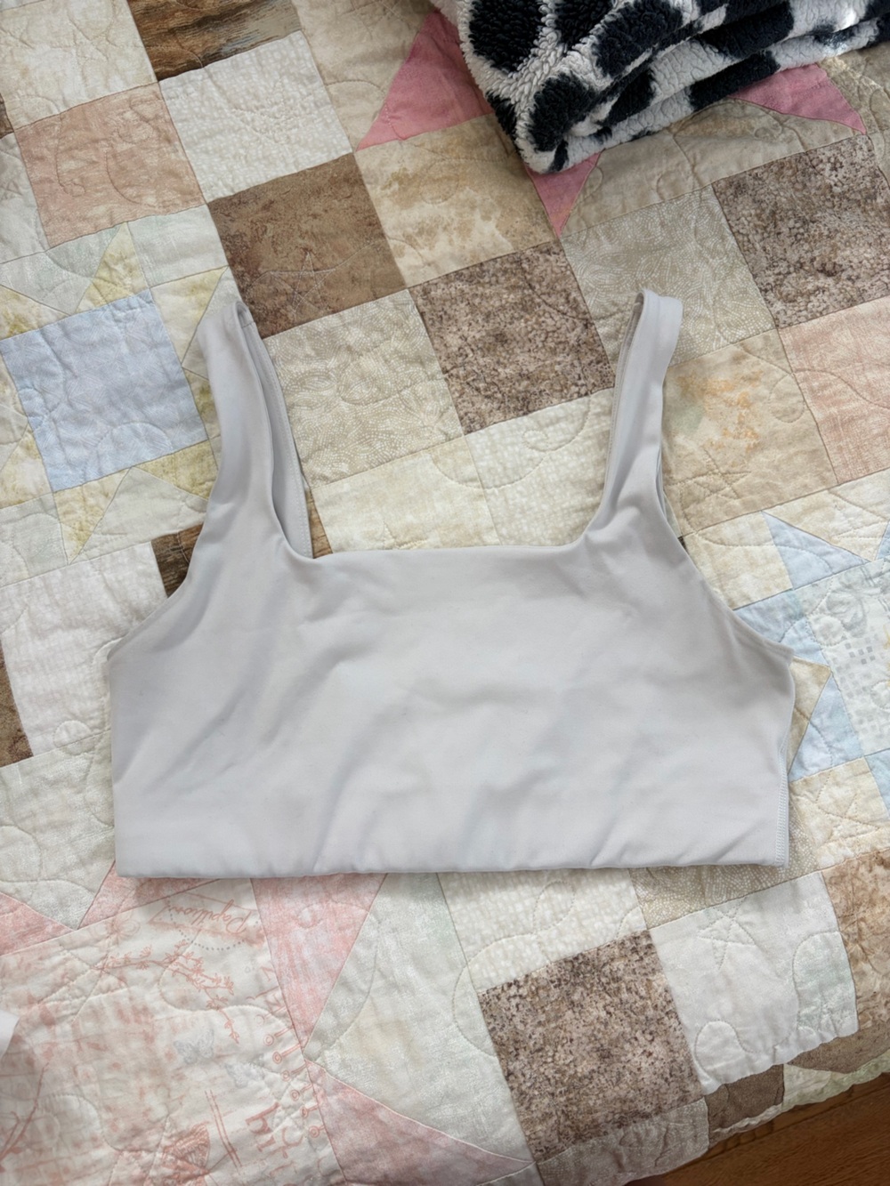Girlfriend Collective White Women’s Scoop Neck Crop Tank Top